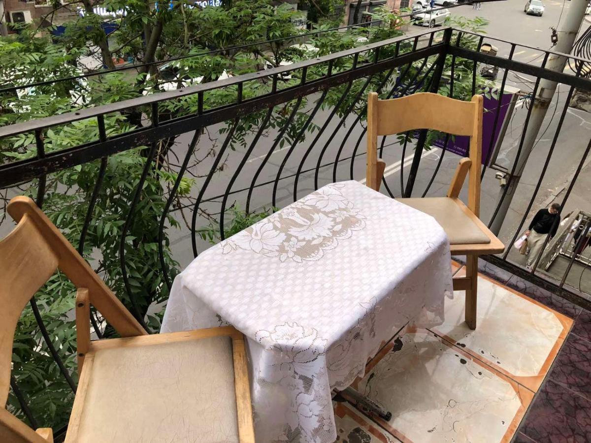 Квартира В Самом Центре Еревана Apartment ภายนอก รูปภาพ